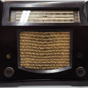 Vintage Philco AM Farm Radio Model 41-90 (121)