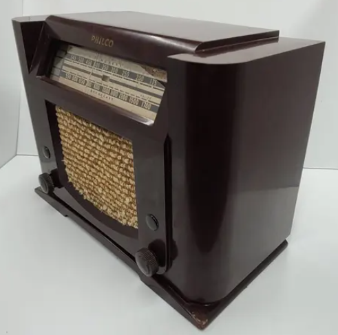 Vintage Philco AM Farm Radio Model 41-90 (Modified from Battery to 110 VAC Operation) - Image 2