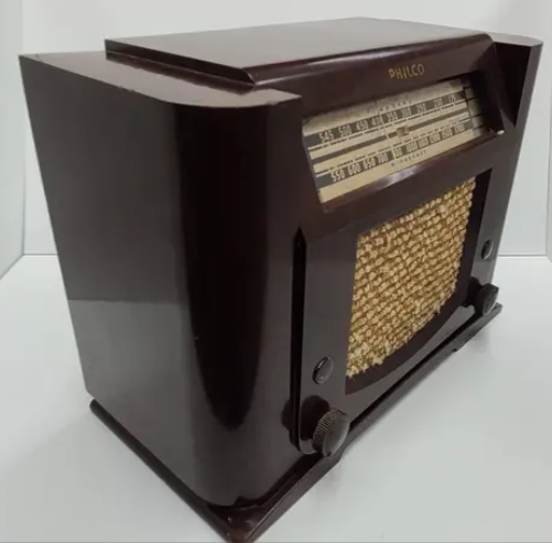 Vintage Philco AM Farm Radio Model 41-90 (Modified from Battery to 110 VAC Operation) - Image 4