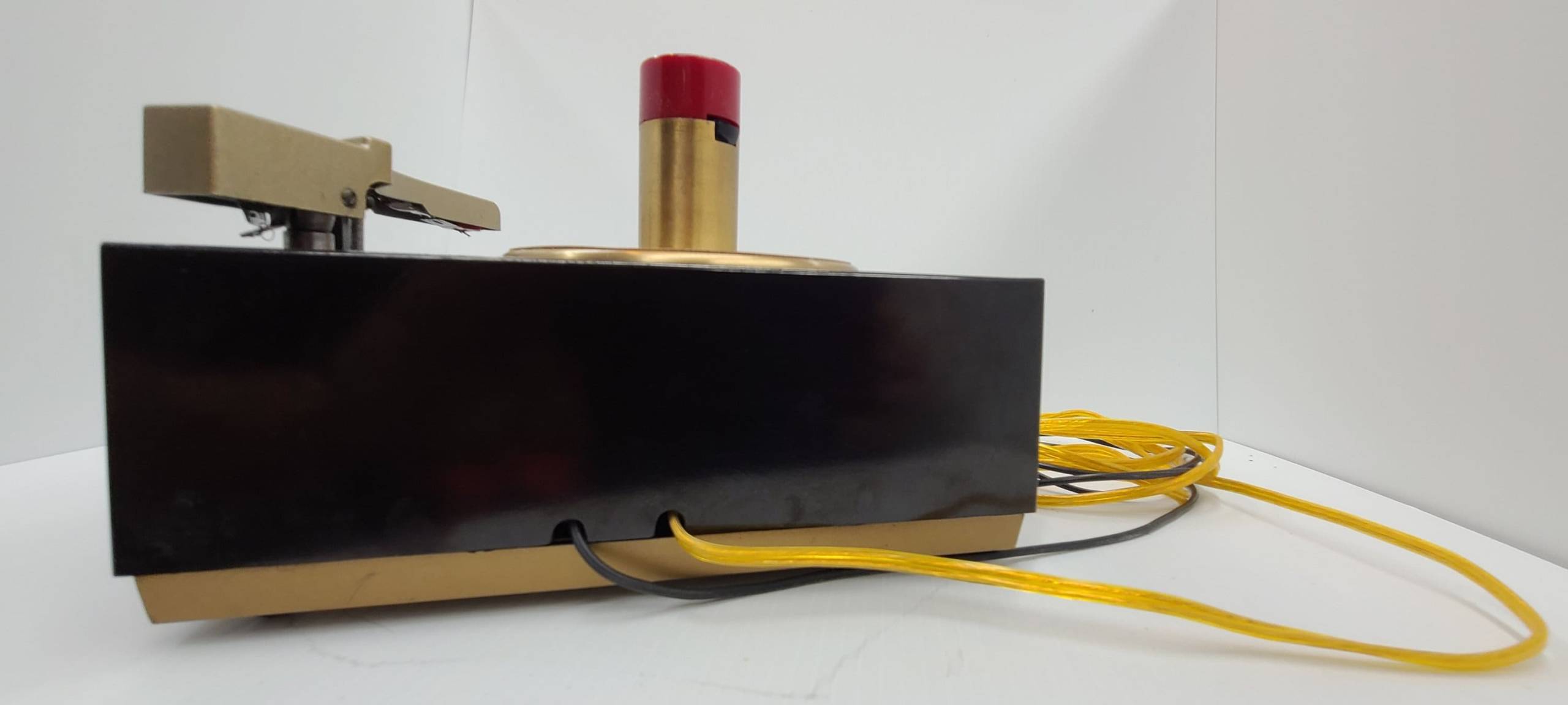 Vintage RCA Victor 45-JY Record Player - Retro Vinyl Nostalgia - Image 4