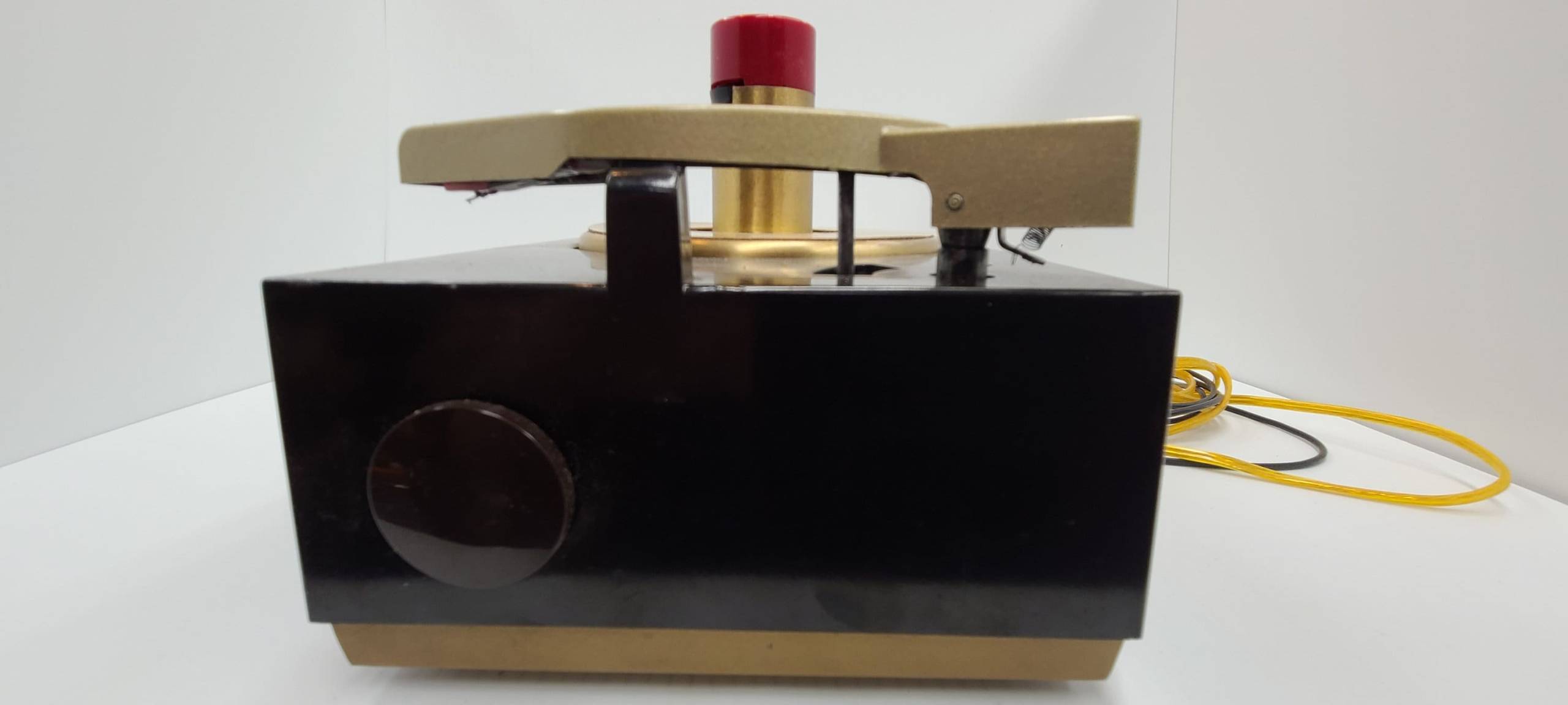 Vintage RCA Victor 45-JY Record Player - Retro Vinyl Nostalgia - Image 3