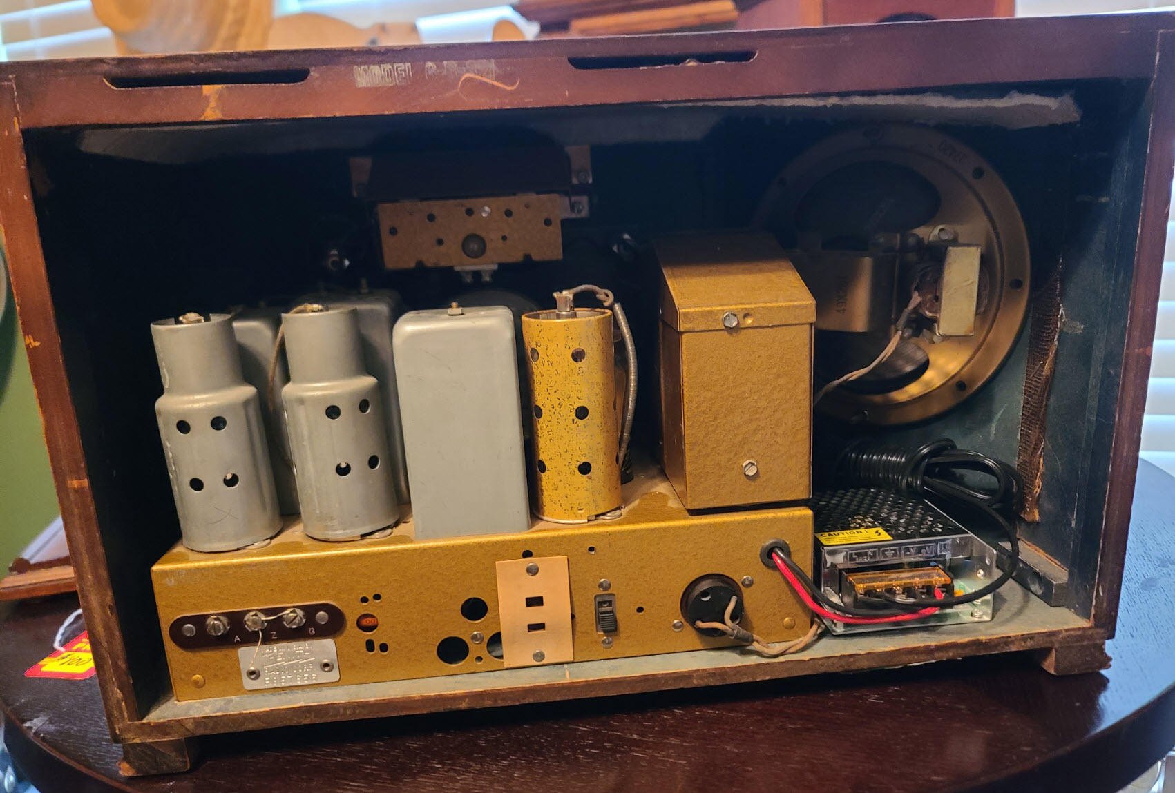 Vintage Zenith "Stars and Stripes" Radio (1939) - Image 2