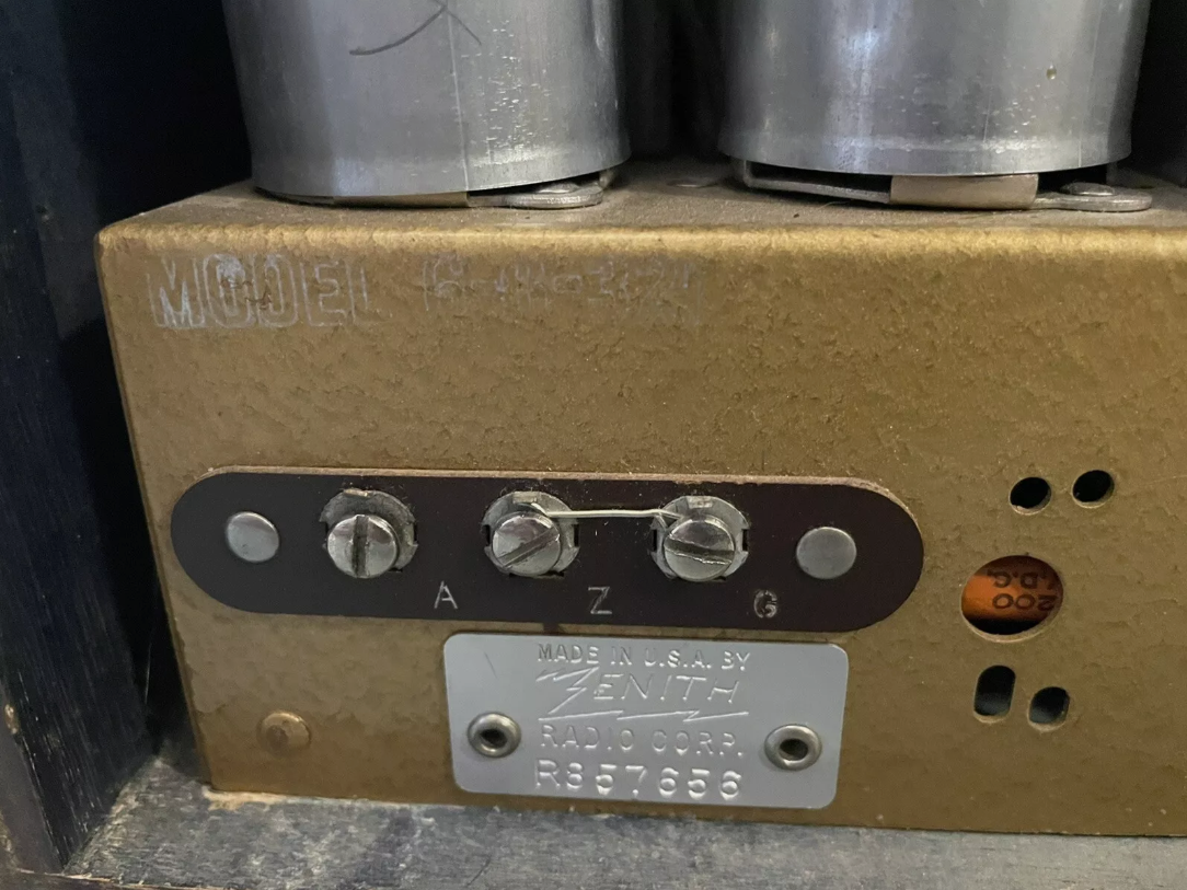 Vintage Zenith "Stars and Stripes" Radio (1939) - Image 4