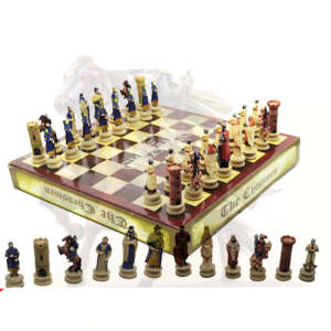 Color: D - Three-dimensional chess figures high-end creativity to send children